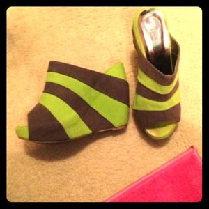 These green and gray wedges are fabulous!