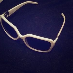 White sunglasses! ☀😎