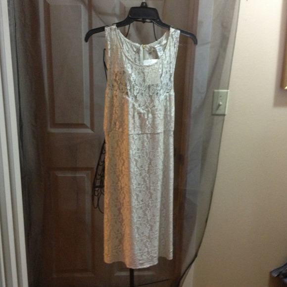 NEW creme🌸 lace dress SAVE $37 off list price🌺