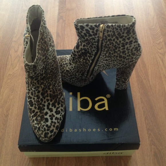 Diba leopard booties