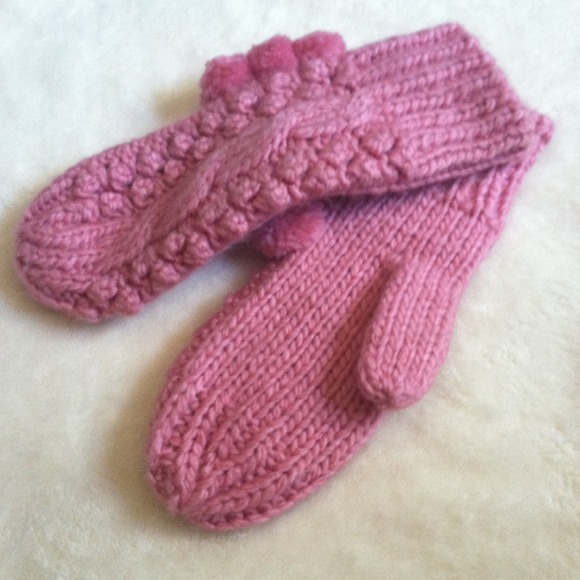 SOLD 💕Cute Pink Mittens💕