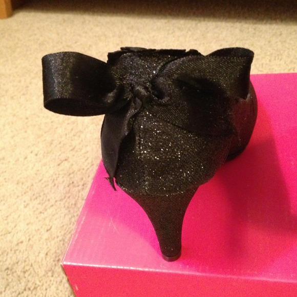 Black Sparkly Heels w/ Frills and Bow - Picture 2 of 4