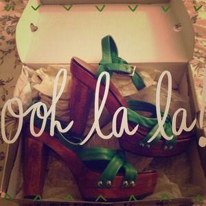 ⬇Reduced⬇NWT in Box Green Aldo Heels