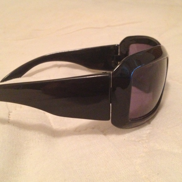 Cute sunglasses!!! - Picture 2 of 2