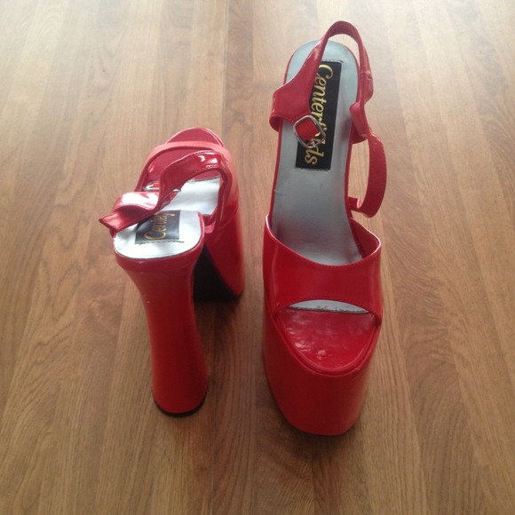 Centerfolds platform heels