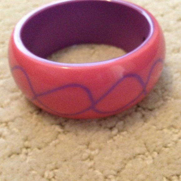 Calypso bangle in pink, purple. Love for summer!