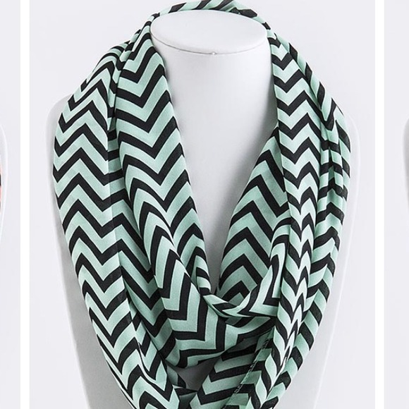 Zigzag infinity scarf