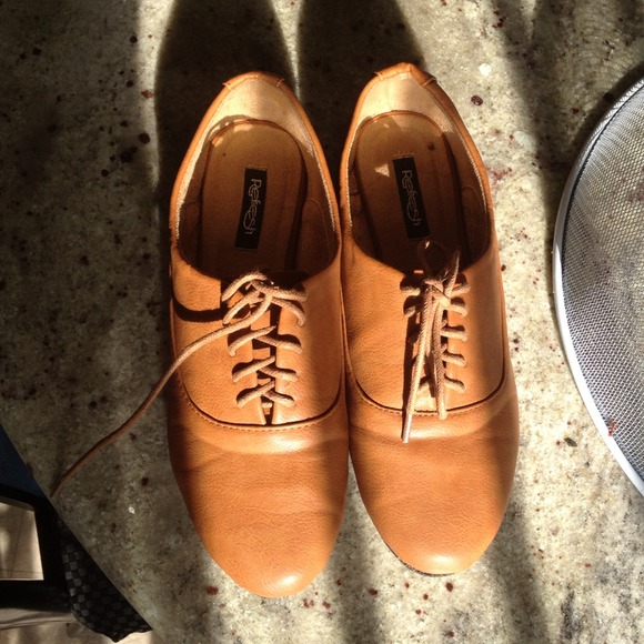 Tan Oxford lace up shoes