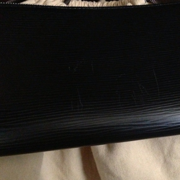 ⛔TRADED⛔  AUTH Louis Vuitton Epi pochette - Picture 4 of 4