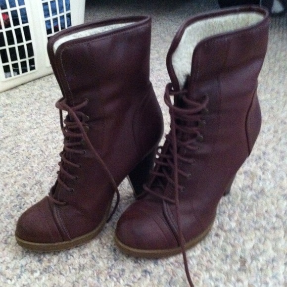 Really cute heeled brown boots - Picture 1 of 4