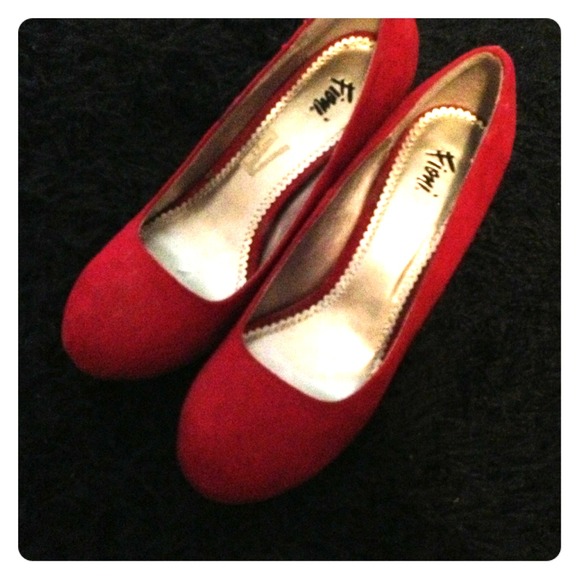 !!!!SOLD!!!!! Red high heels - Picture 1 of 3