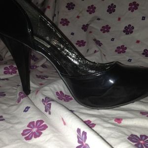 Black pumps
