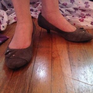 Gray kitty heals with silver detail