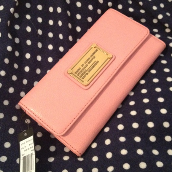 Marc by Marc Jacobs Clutches & Wallets - 💢💢SOLD💢💢Marc Jacobs classic Q trifold wallet
