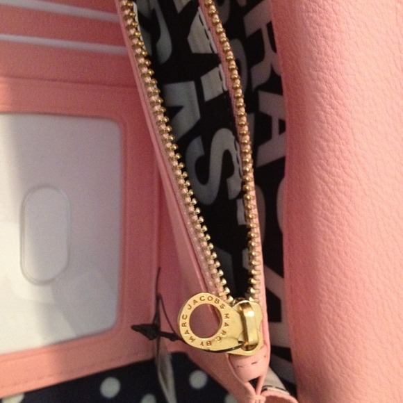 💢💢SOLD💢💢Marc Jacobs classic Q trifold wallet - Picture 3 of 4