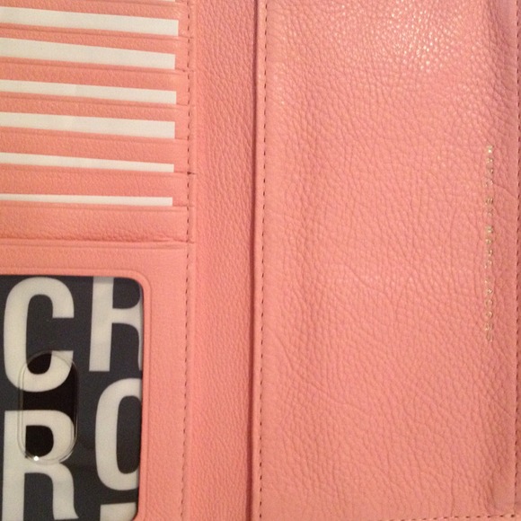 💢💢SOLD💢💢Marc Jacobs classic Q trifold wallet - Picture 4 of 4