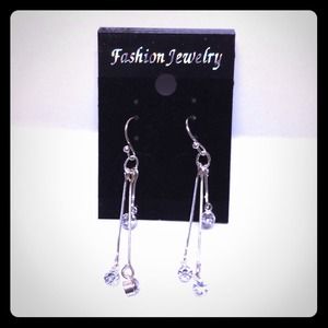 1 pair of dropped earring