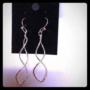 Twisted drop earring