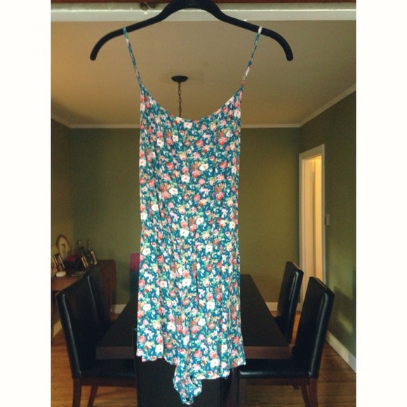 🚫Sexy Floral Romper🚫SOLD - Picture 2 of 2