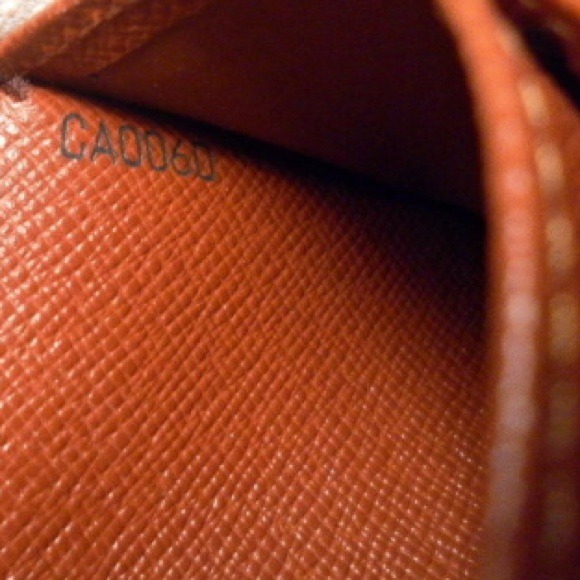 🚫🚫SOLD🚫🚫 AUTHENTIC LV wallet - Picture 4 of 4