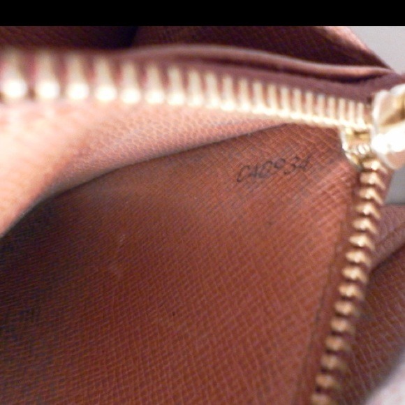 🚫🚫SOLD!!🚫🚫 AUTHENTIC!! LV wallet - Picture 3 of 4