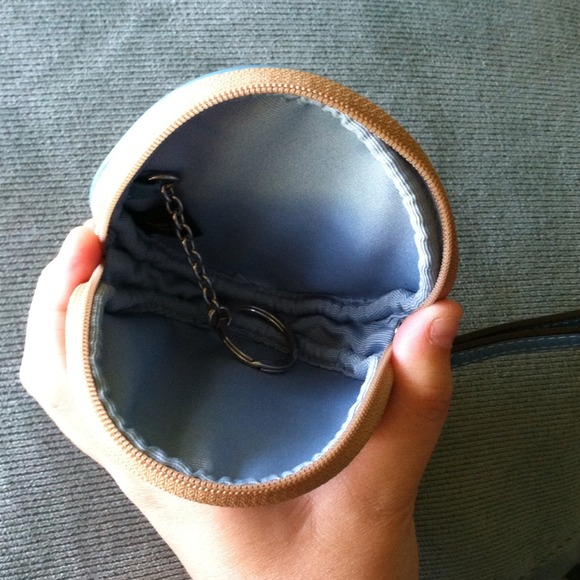 Coach change purse - Picture 2 of 2