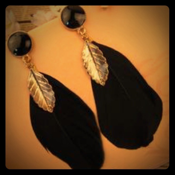 🔥New Black feather stone and gold leaf earrings🔥