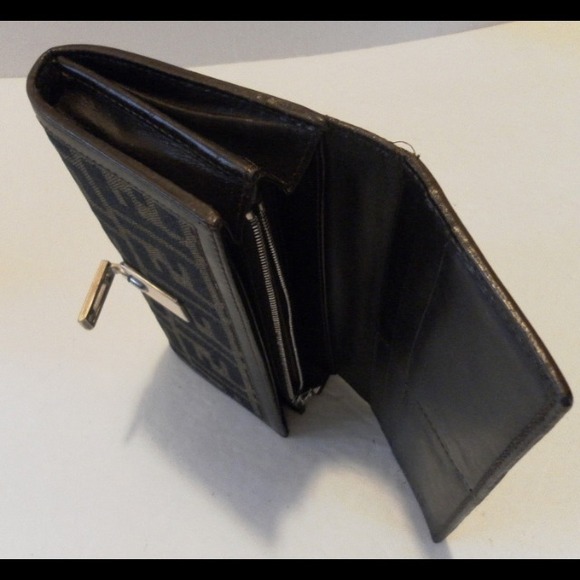 🚫🚫SOLD🚫🚫AUTHENTIC!! Fendi wallet - Picture 4 of 4