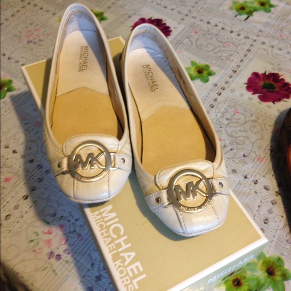 100%👌❤Authentic Michael Kors flats👌❤