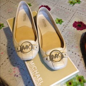 100%👌❤Authentic Michael Kors flats👌❤