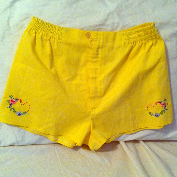 SOLD in bundle 70's Vintage heart  yellow shorts!