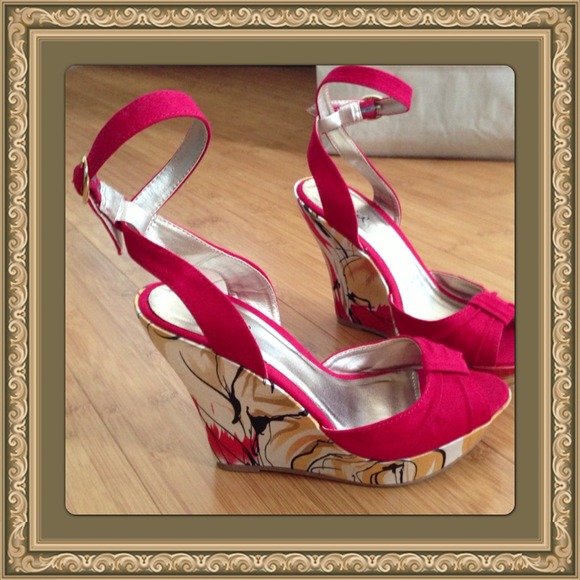 Qupid Shoes - 🎉HOST PICK🎉❤Red Wedges❤