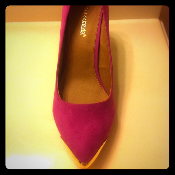 Shoes - Pink kitten heels