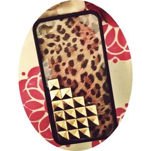 IPhone 4/4s Gold studded leapoard case