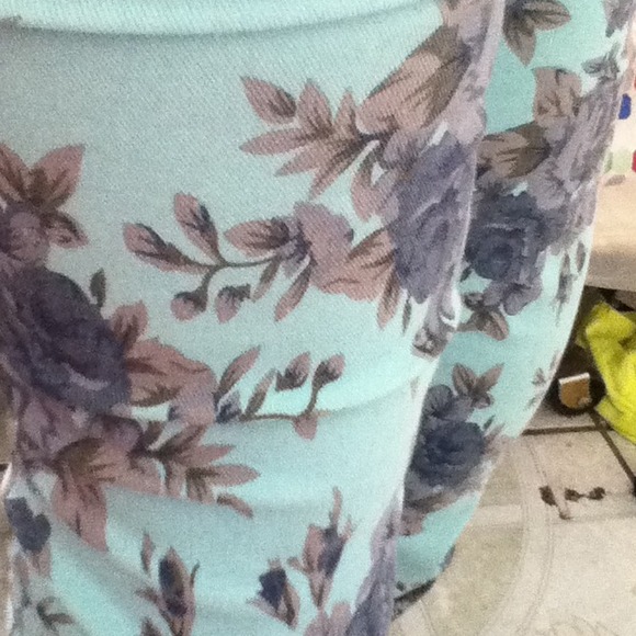 Floral mint pants - Picture 3 of 3