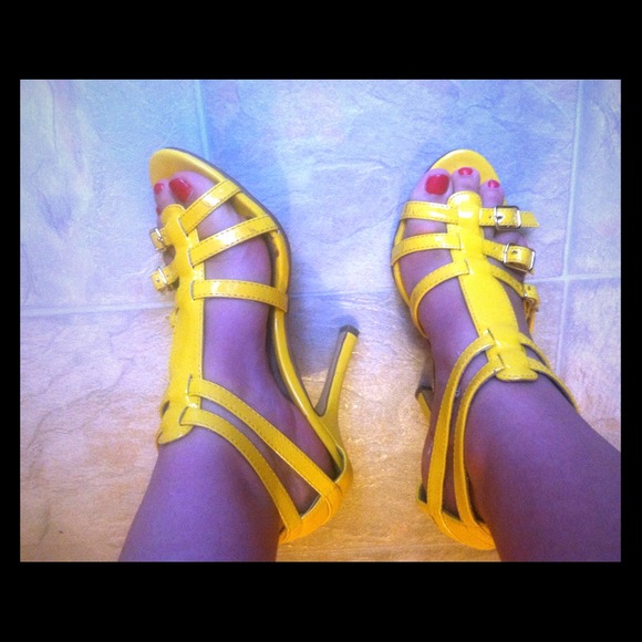 Michael Antonio yellow high heels