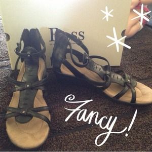 • Bass Wedge Stappy Sandals •