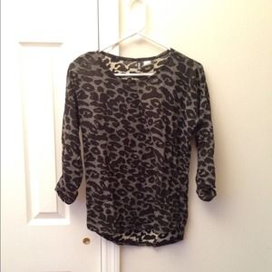 🎊SOLD🎉H&M Leopard tops
