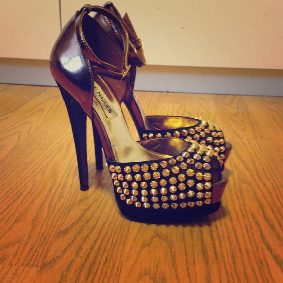 NEW Steve Madden Obstcl-s SIZE 5.5