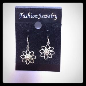 Flower dropped earring