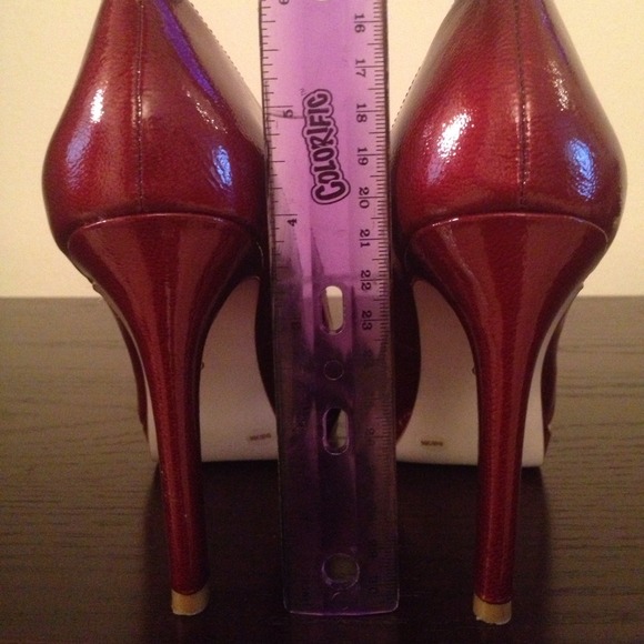 ️50%❤️ BCBGeneration Patent Heels - Picture 3 of 4