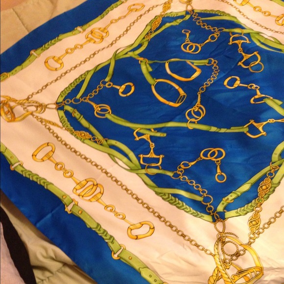 Classy wrap/scarf - Picture 2 of 3