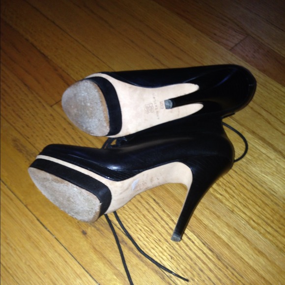 ANN TAYLOR AIXA LACE-UP LEATHER PLATFORM BOOTIE - Picture 2 of 4