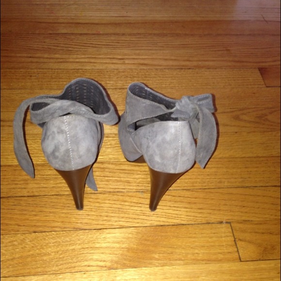 STEVE MADDEN EVELINA SUEDE PEEP-TOE ANKLE WRAP - Picture 2 of 4