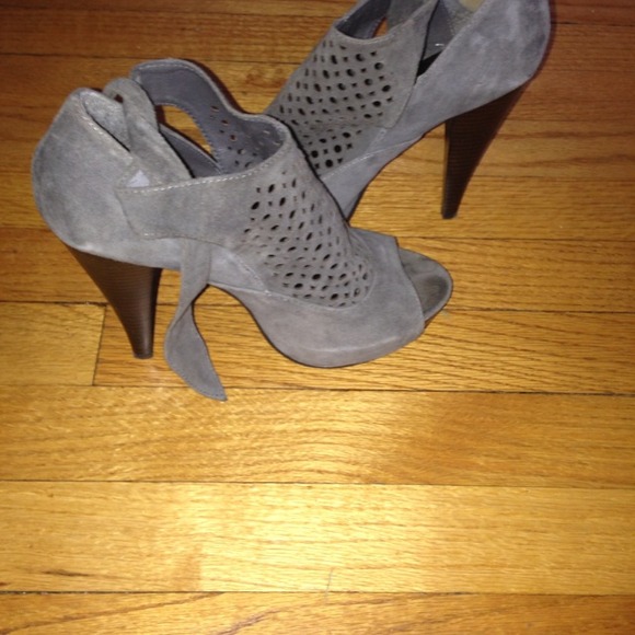 STEVE MADDEN EVELINA SUEDE PEEP-TOE ANKLE WRAP - Picture 4 of 4