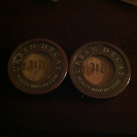 Eyeshadow reserved