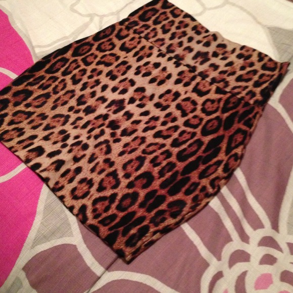 ❌SOLD PAYPAL❌Cheetah pencil skirt size small - Picture 2 of 3