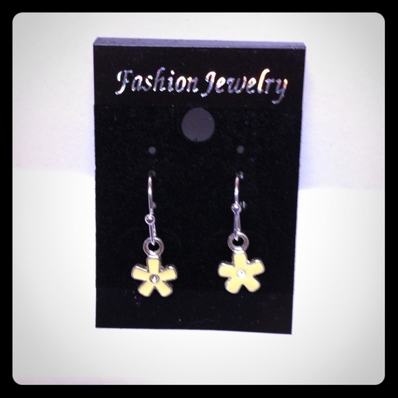Yellow flower dropped earring.