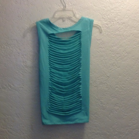 🎀SOLD IN BUNDLE🎀Happy Things Slashed Back Top - Picture 3 of 3