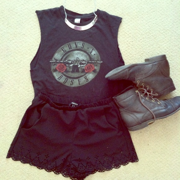 ❗️SOLD❗️BLACK FOREVER21 High wasted pattern shorts - Picture 1 of 3